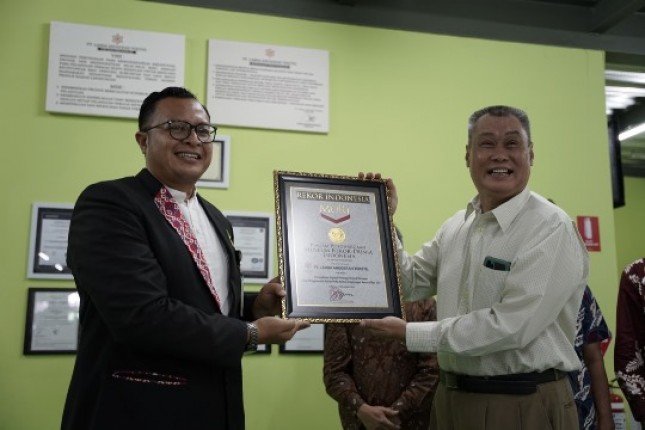 img-pt-labda-anugerah-tekstil-kembali-raih-anugerah-rekor-muri-usai-peroleh-sertifikat-oeko-tex-standard-100